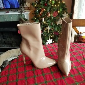 NIB Steve Madden Wagner Nude stiletto booties